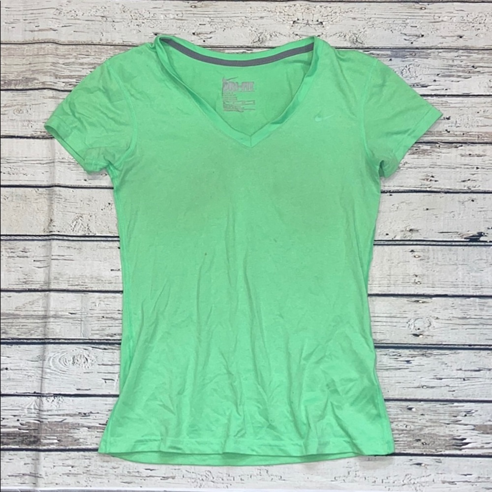 🌵3/$20• NIKE DRI-FIT Athletic V neck Tee shirt